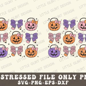 K&ouml;nnte beinhalten: Ein digitales Designblatt mit 12 Bildern von Halloween-k&uuml;rbissen mit Schleifen und Geistern. Die K&uuml;rbisse sind orange, rosa und lila. Die Schleifen sind rosa und lila. Die Geister sind wei&szlig;. Der Text "DISTRESSED FILE ONLY PNG SVG-PNG-EPS-DXF" befindet sich am unteren Rand des Blattes.