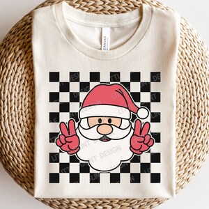 Babbo Natale della pace a scacchi SVG, Natale retrò in formato Svg, Babbo Natale Png, Png festivo, Camicia natalizia per bambini, File Svg per Cricut