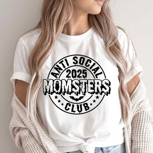 Club de Mamás Antisociales SVG, Halloween 2025 SVG, Mamás SVG, Camiseta de Mamá de Halloween SVG, Club de Mamás Antisociales PNG, Archivos SVG para Cricut imagen 2