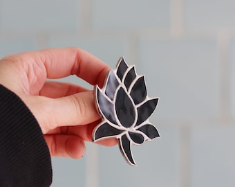 Black flower stained glass brooch pin, Minimalist brooch, Handmade jewelry for woman, Flower brooch, Boho ornament, Glass flower accessory