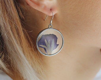 Pressed flower earrings in stained glass technique as a mother of the bride gift, Aesthetic real flower silver earrings, Boho dried flower