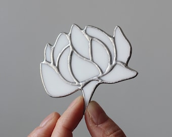 White flower stained glass brooch pin, Stained glass art, Handmade jewelry for woman, Plant brooch, Minimalist brooch, Glass flora accessory