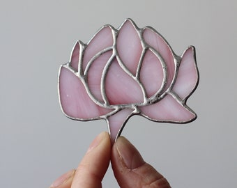 Pink flower stained glass brooch pin, Stained glass art, Handmade jewelry for woman, Plant brooch, Minimalist brooch, Glass flora accessory