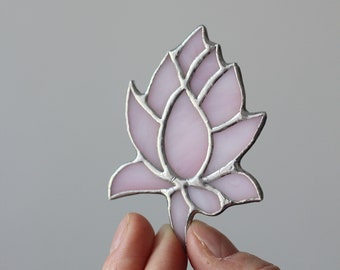 Pink flower stained glass brooch pin, Minimalist brooch, Handmade jewelry for woman, Flower brooch, Boho ornament, Glass flower accessory