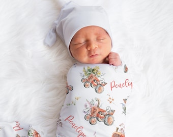 Prénom personnalisé tracteur bébé fille, couverture fleurs, emmaillotage ferme personnalisé bébé fille, cadeau nouvelle maman, cadeau nouveau-né, cadeau baby shower