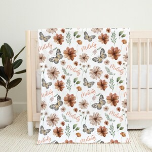 Custom Boho Flowers Baby Name Blanket, Personalized Baby Girl Floral Butterfly Swaddle, Wildflowers Swaddle, Newborn Gift, Baby Shower Gift bild 3