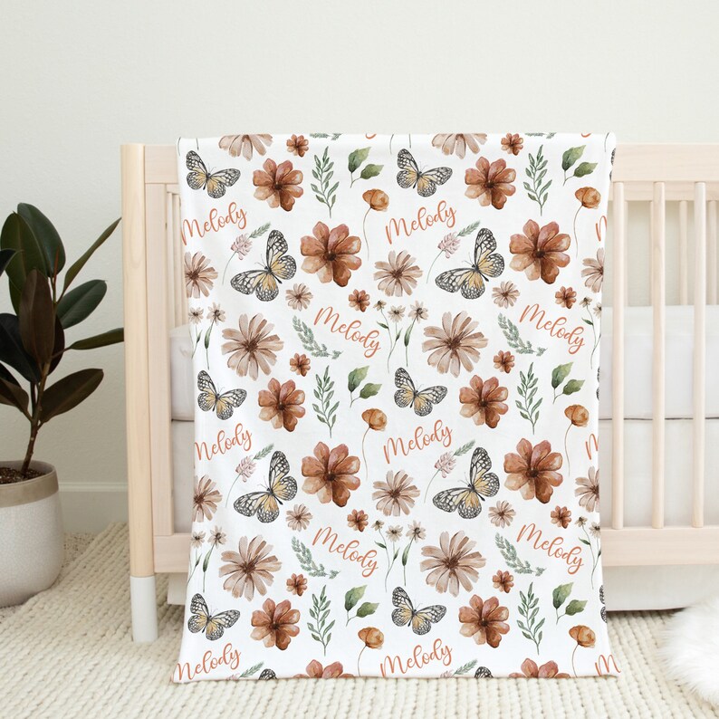 Custom Boho Flowers Baby Name Blanket, Personalized Baby Girl Floral Butterfly Swaddle, Wildflowers Swaddle, Newborn Gift, Baby Shower Gift bild 3