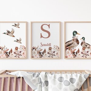 Impressions personnalisées de canard colvert, lot de 3 fleurs d'art mural pour chambre d'enfant, bohème, décoration de chambre de bébé fille, fleurs aquarelles, nom personnalisé signe image 2