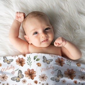 Custom Boho Flowers Baby Name Blanket, Personalized Baby Girl Floral Butterfly Swaddle, Wildflowers Swaddle, Newborn Gift, Baby Shower Gift bild 4
