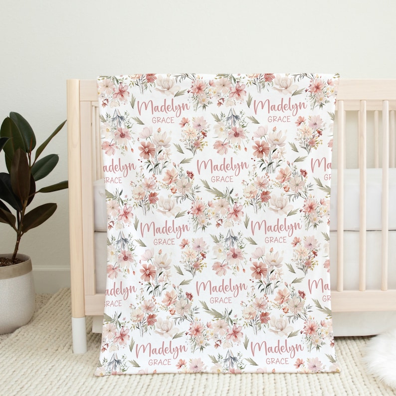Custom Wildflower Baby Name Blanket Personalized Pink Flower Swaddle Hospital Blanket New Mom Gift Floral Boho Newborn Gift Baby Shower Gift bild 4