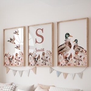 Impressions personnalisées de canard colvert, lot de 3 fleurs d'art mural pour chambre d'enfant, bohème, décoration de chambre de bébé fille, fleurs aquarelles, nom personnalisé signe image 1