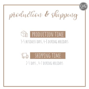 K&ouml;nnte beinhalten: Grafik mit dem Text "production & shipping" in brauner Schrift. Details zu Produktions- und Versandzeiten, einschlie&szlig;lich "PRODUCTION TIME" und "SHIPPING TIME" mit gesch&auml;tzten Lieferfenstern.