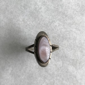 Vintage sterling & abalone pink abalone shell ring. Vintage silver ring. Abalone and Silver ring. image 4