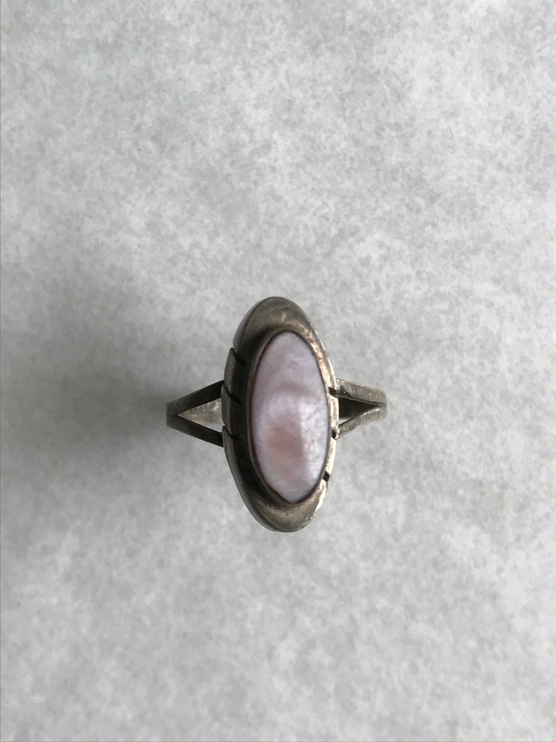 Vintage sterling & abalone pink abalone shell ring. Vintage silver ring. Abalone and Silver ring. image 4