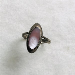 Vintage sterling & abalone pink abalone shell ring. Vintage silver ring. Abalone and Silver ring. image 3