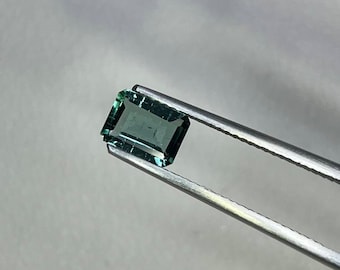 Achthoekig geslepen blauwgroene toermalijn edelsteen (7 mm x 5 mm)