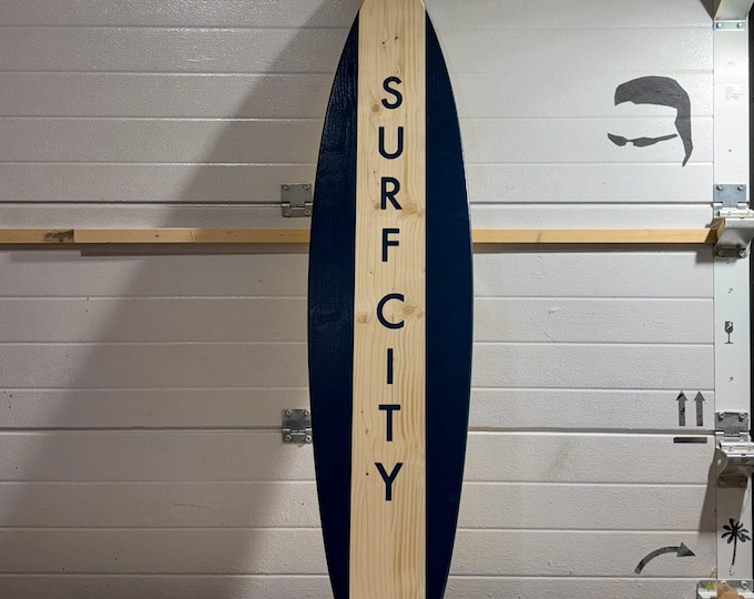 Handmade Wooden Surfboard Wall Art – “Surf City” Coastal Beach House & Nautical Decor – Rustic Surfboard Sign for Wall Hanging | Surfbrett