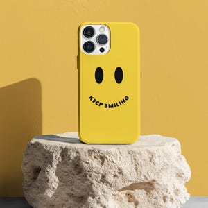 Motivational Quote Phone Case - Spread Positivity & Keep Smiling | Stylish Protection for Your iPhone | Encouraging and Durable