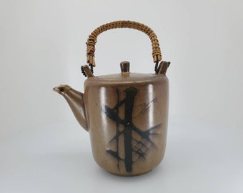 Traditional Chinese Porcelain and Wicker Teapot 70s 3-4 Cup Porcelain Gilt Trimmed Teapot Wicker Handle