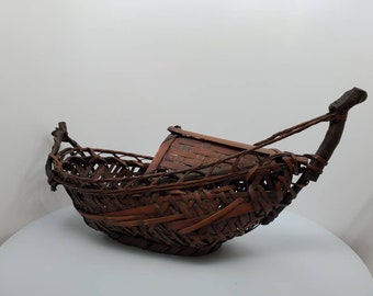 VINTAGE Japanese Boat Shape ikebana Basket, Split Bamboo Basket