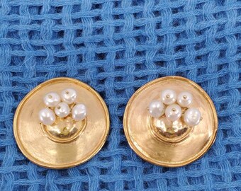 Lovely Vintage Faux Pearls Clip On Earrings