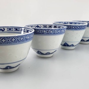 Vintage Chinese Porcelain Blue and White Rice Pattern Teacup, Set of 4