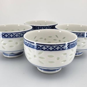RARE Vintage Chinese Porcelain Blue and White Rice Grain Teacup/Wine Cup/Sake Cup, Set of 4
