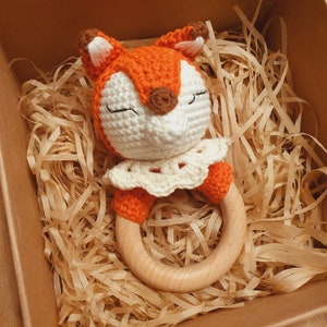 Crochet baby rattle with grip ring made of beech wood image 10