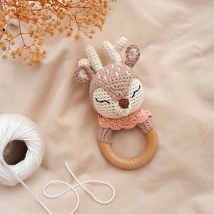 Crochet baby rattle with grip ring made of beech wood zdjęcie 8