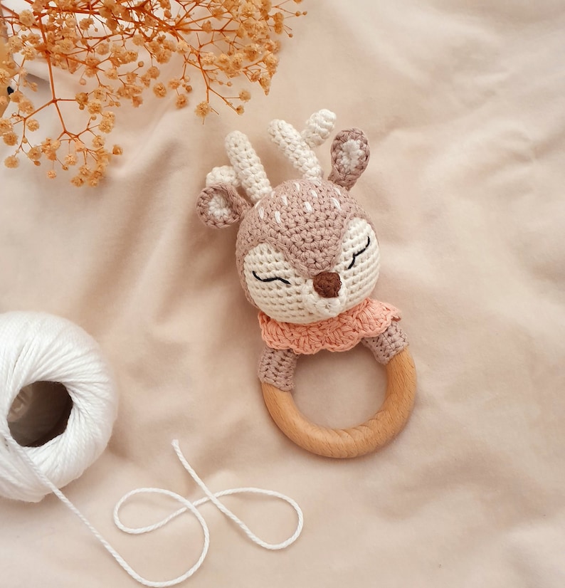 Crochet baby rattle with grip ring made of beech wood image 8