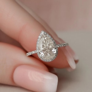 Art Deco 3 CT Pear Cut Moissanite Halo Engagement Ring 10K/14K/18K White Gold Pear Shaped Ring Round Halo Ring Vintage wedding Ring Gifts