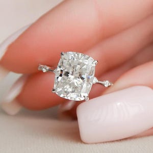 Classic 3.2 CT Elongated Cushion Cut Moissanite Solitaire 14k Solid Yellow Gold Engagement Ring Claw Prongs Anniversary Ring/Gift In Fashion