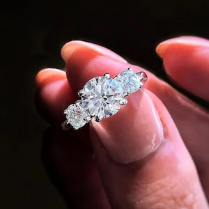 Three Stone Round Moissanite Engagement Ring in 14k Solid Gold / 1 CT Round Cut Diamond Engagement Ring / 3 Stone Gold Wedding Ring Gift