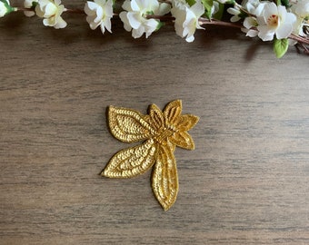 Applique vintage fleur brodée et perlée