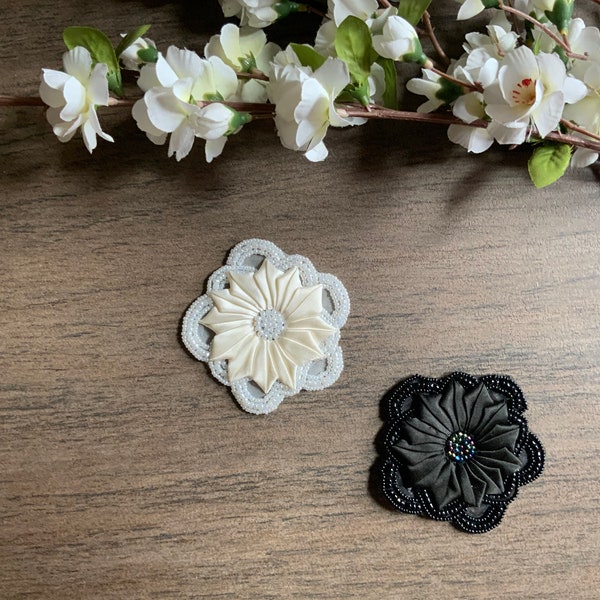 Vintage Fleur en perles et tissu / Applique pour personnaliser vos vêtements