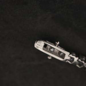 Pulsera de tenis con moissanita de 2-4 mm, plata de ley 925, calidad VVS. Aprobada por el probador de diamantes. Ideal como regalo de aniversario. imagen 9