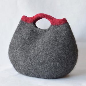 Curve Bag – Felted Handbag Knitting Pattern PDF – Seamless, Elegant Design