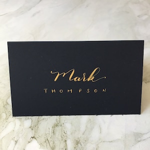 BLEU MARINE - Marque-places pour mariage - manuscrits en calligraphie moderne. Marque-places, cartes de visite, mariages, mariée et baby shower, événement spécial