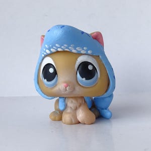 Lps Custom Kitten in a Shark Hoodie