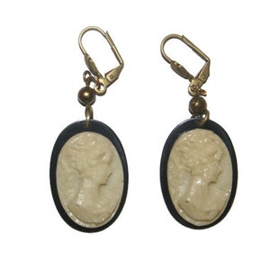Cameo Vintage Earrings Romantic Beige - Elegant Handcrafted Jewelry, Timeless Design for Sophistication, Charm, and Vintage Beauty!