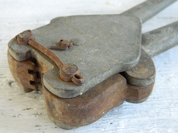 Vintage Stanley Works banding strap crimp sealing hand tool front action heavy duty compression pallet skid industrial shipping 5039 L type