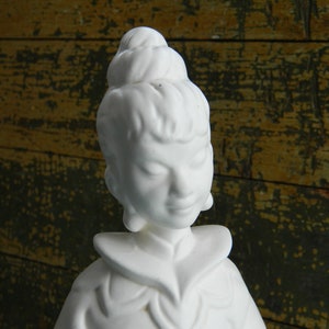 Vintage CDGC geisha girl figurine statuette Japanese Asian oriental far east white decor accent art pottery