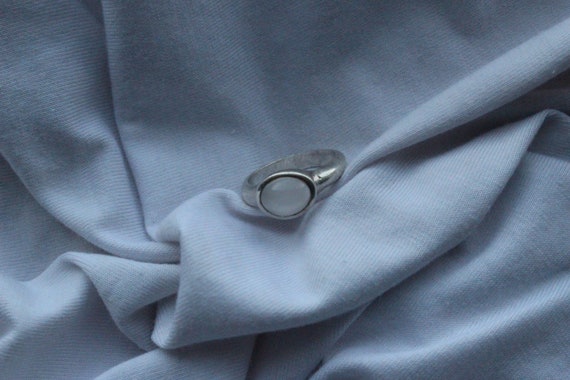 Vintage moonstone ring. Vintage milky stone ring.