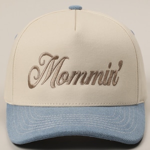 Mommin&#39; Typographic Design Embroidery Trucker Hat, Mom Trucker Hat, MOMMIN&#39; Trucker Hat
