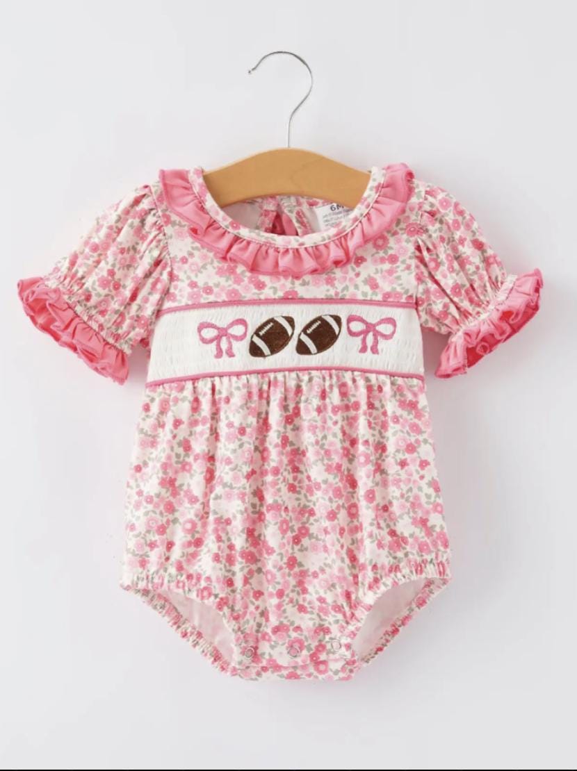 Fußball-Smocking-Bogen gestickter Mädchen-Strampler, Fußball-Strampler, Bubble-Strampler, Fußball-Strampler, rosa Fußball-Strampler
