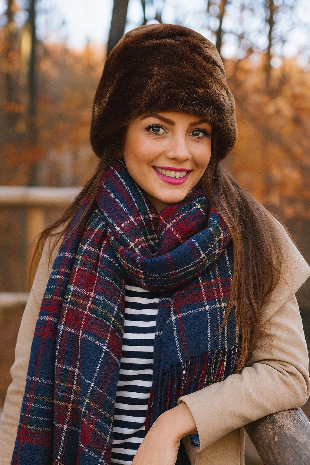 Vintage 70s Faux Fur Cloche Hat – Brown Quilted Satin Lined  display picture 3