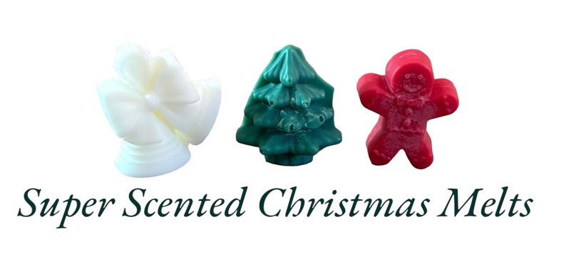 Pode incluir: Tr&ecirc;s derretes de cera em forma de &aacute;rvore de Natal, um homem de gengibre e um la&ccedil;o. Os derretes s&atilde;o verdes, vermelhos e brancos. Super Scented Christmas Melts.