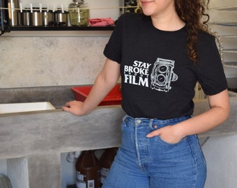 Stay Broke Shoot Film Short-Sleeve Unisex T-Shirt Photographer Gift Photography Analogue Camera Rolleiflex Black and White Photo