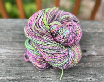 Filato frattale filato a mano nei colori neon e grigio