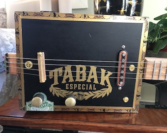 JonBoy Tabak Especial 4-strängad cigarrlådagitarr